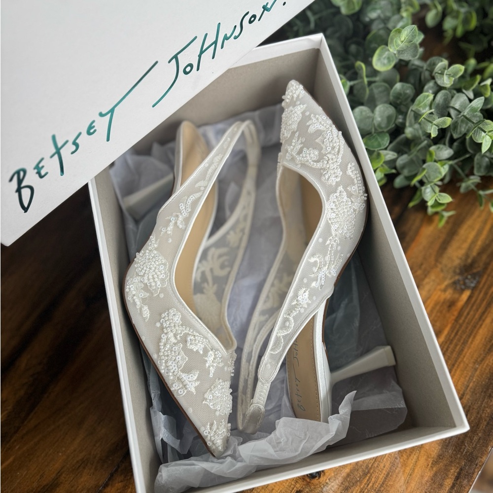 SOLD ⭐️ Betsey Johnson Ivory Nikki Bridal Heels